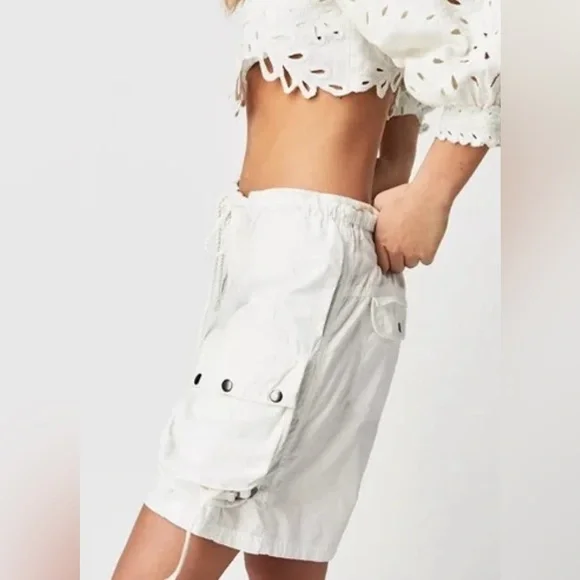 *NWOT* Free People Moon Bay Parachute Cargo Shorts Size Medium - Picture 3 of 8